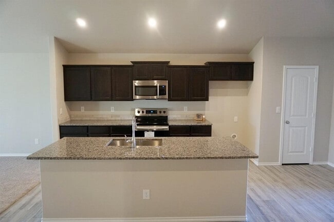 Photo - 6822 40th St