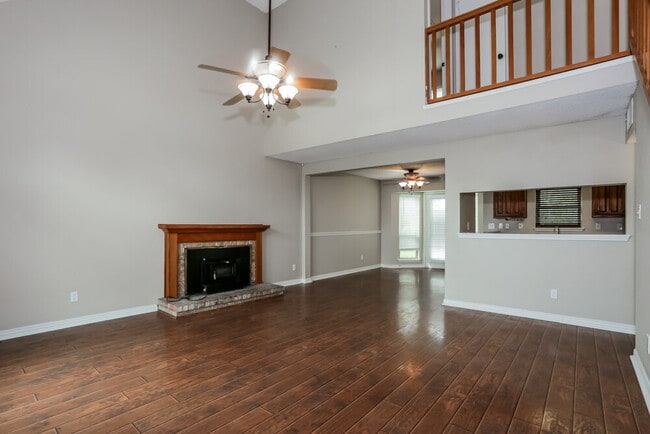 Photo - 511 Rosewood Ln