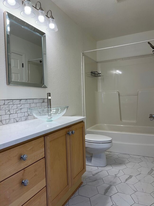 Photo - 437 Harris Ln