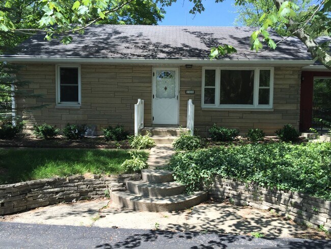 Building Photo - 2301 E 4th St Unit 2301