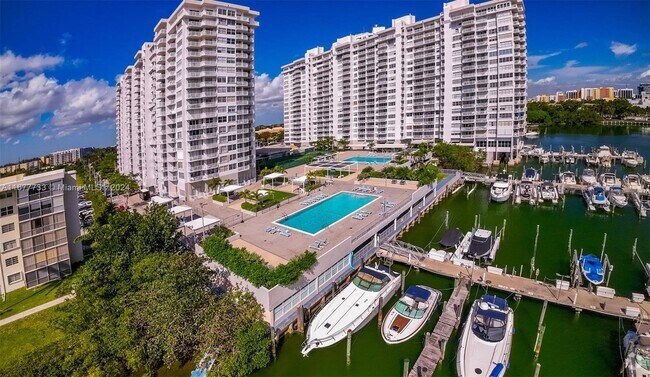 Building Photo - 18011 Biscayne Blvd Unit PH04 Rental