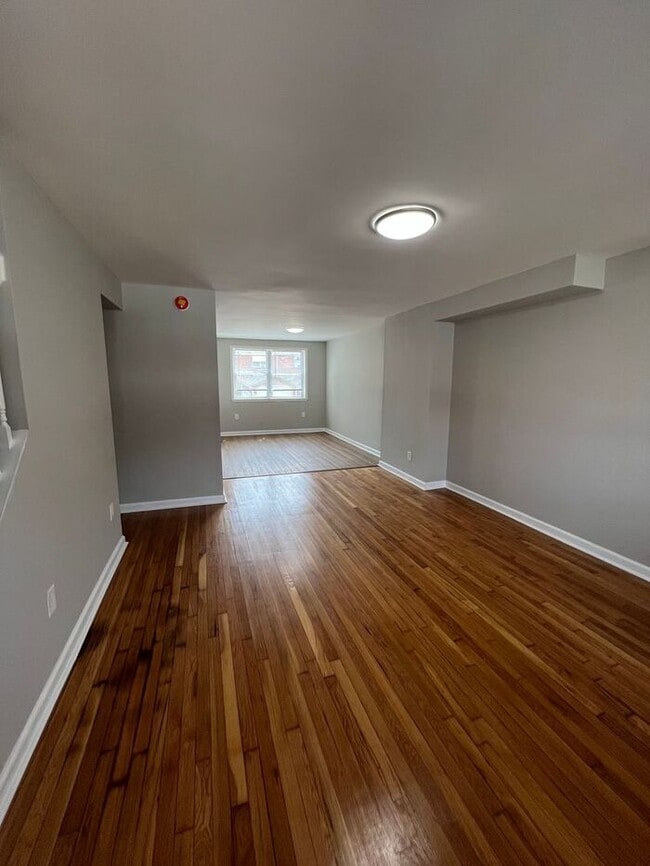 3 Bedroom Townhome with Parking