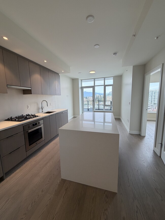 Building Photo - 6138 Birney Av Unit 1511