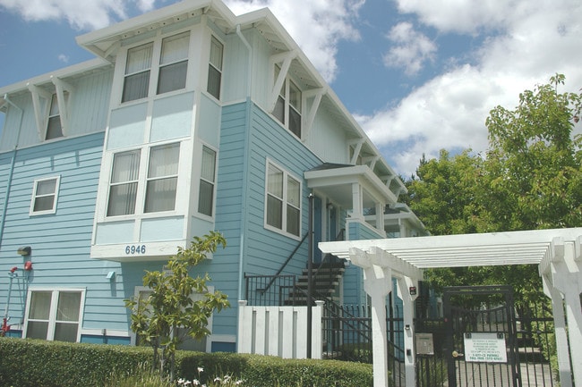 Photo - Foothill Family Apartments