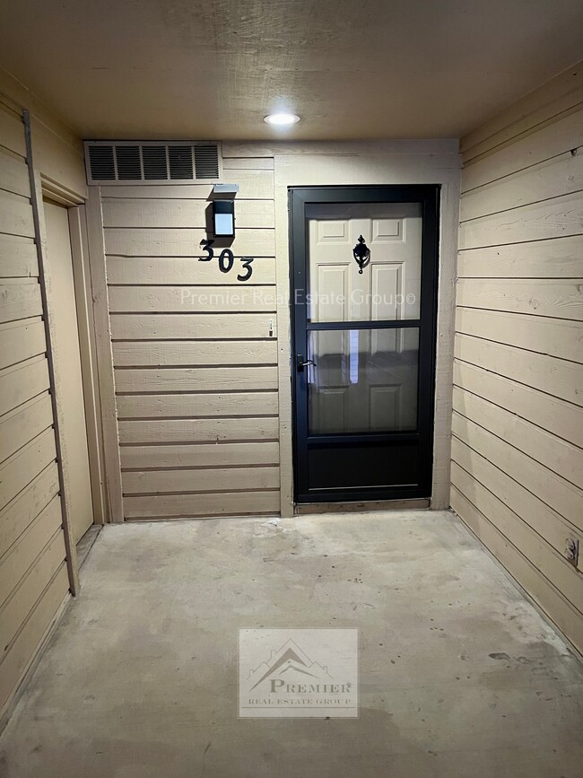 Photo - 144 W Rockrimmon Blvd