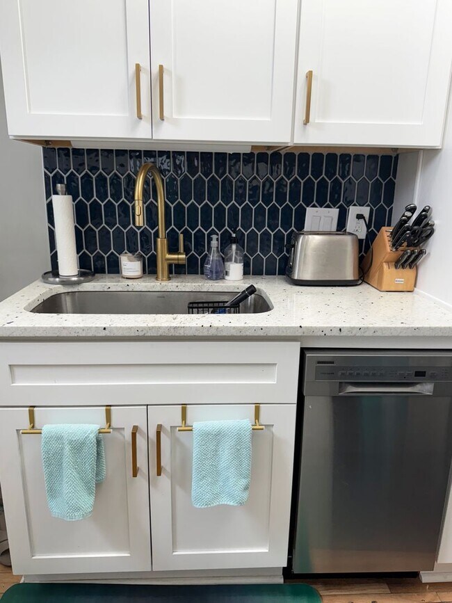 1349-1353-1353 Hollywood Pl Unit 1349