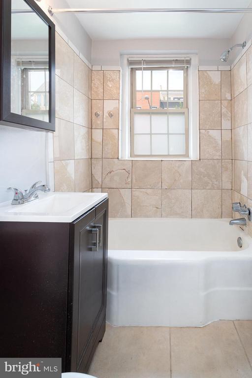 Photo - 2415 Ontario Rd NW Unit 102