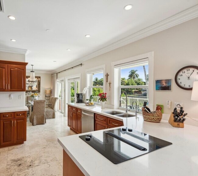 Photo - 1540 Tagus Ave