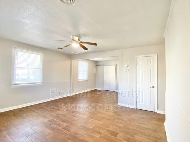 Photo - 323 Roane Dr