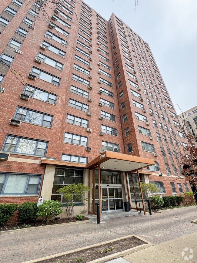 Building Photo - 2909 N Sheridan Rd Unit 1610 Rental