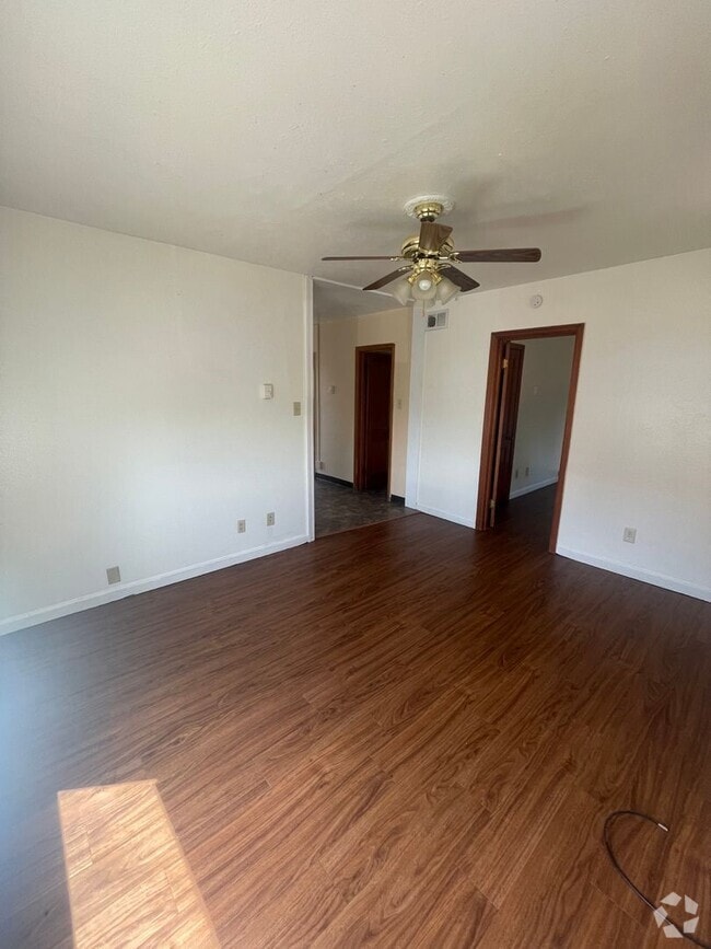 Building Photo - 307 9th Ave NE Unit Upper Level Rental