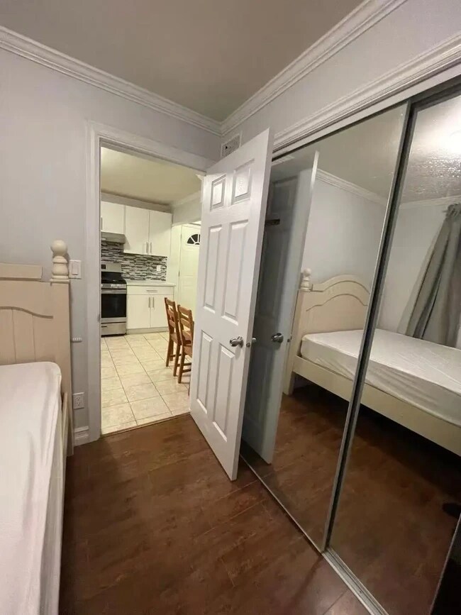 6511 Granville Cres