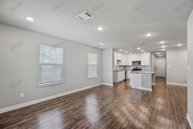 Photo - 105 Commerce St