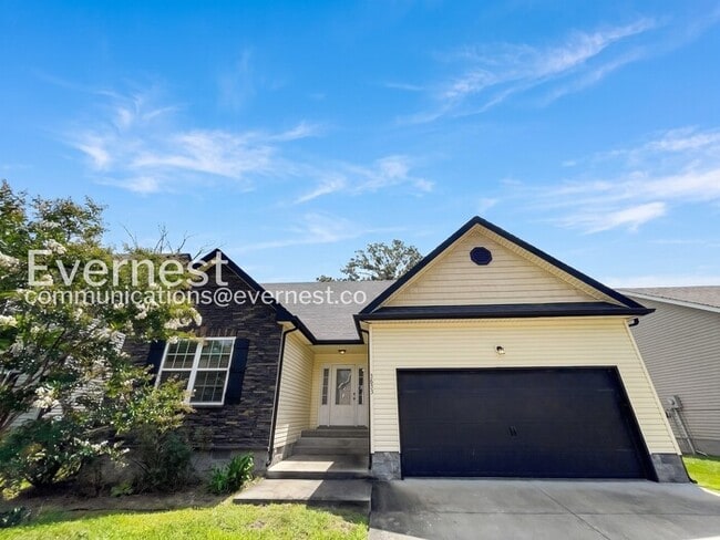 Building Photo - 3655 Fox Tail Dr