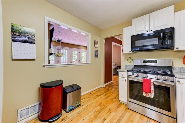 Photo - 2423 Woodacres Rd NE