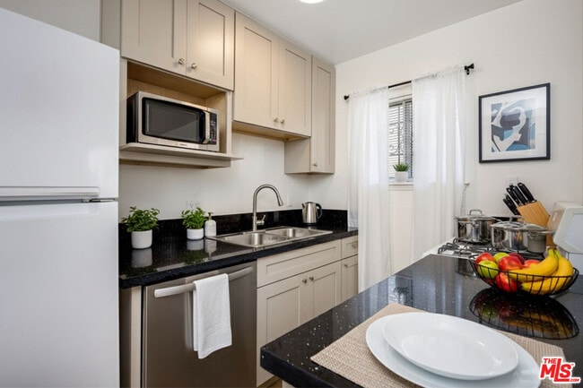 Photo - 3620 S Budlong Ave Unidad 2