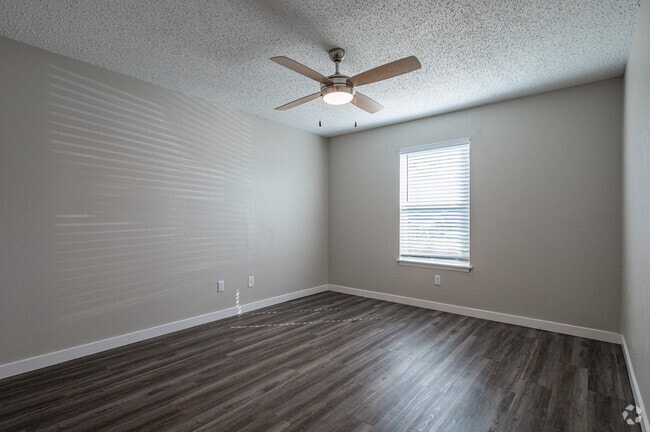1HAB, 1BA - 700 ft²
