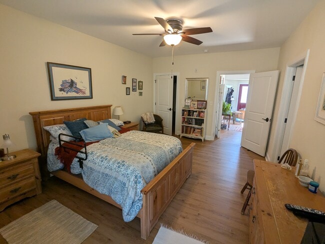 Master Bedroom with Ensuite Luxury Bathroom - 225 W Pastorius St