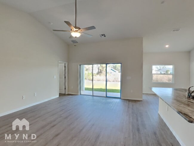 Photo - 2194 Brancusi Ave