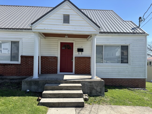 Photo - 205 Unaka St