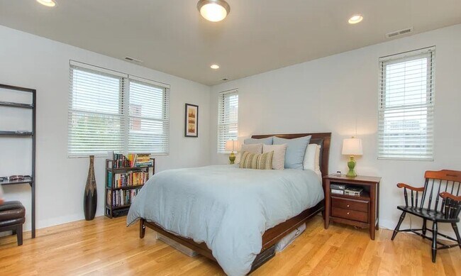 Photo - 693 N Peoria St