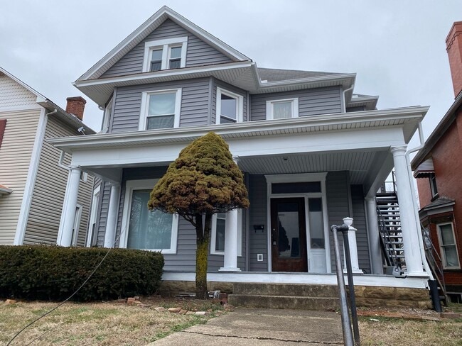 Building Photo - 747-747 1/2 E Main St Unit 747 E Main St