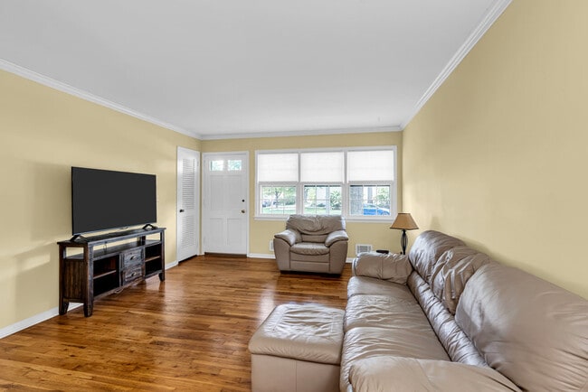 905 Living Room - 905 Curtis Ave Unit 905 Curtis Avenue