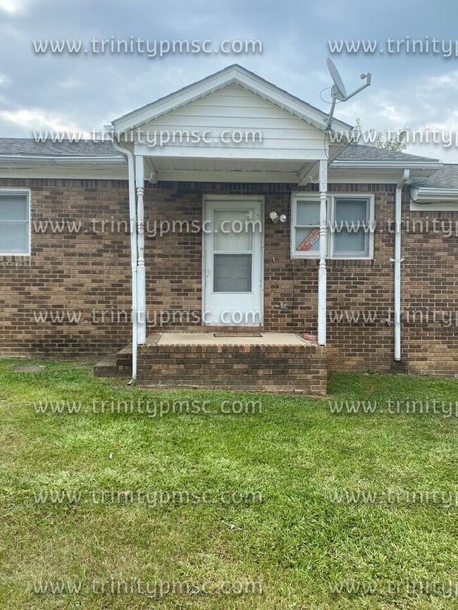 Freshly painted! Available now! - Freshly painted! Available now! House