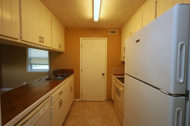 Photo - 5 Crestwood Cir
