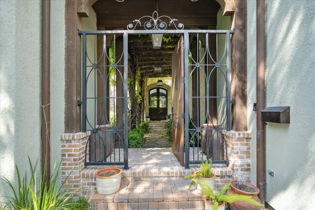 Photo - 4800 Palm St