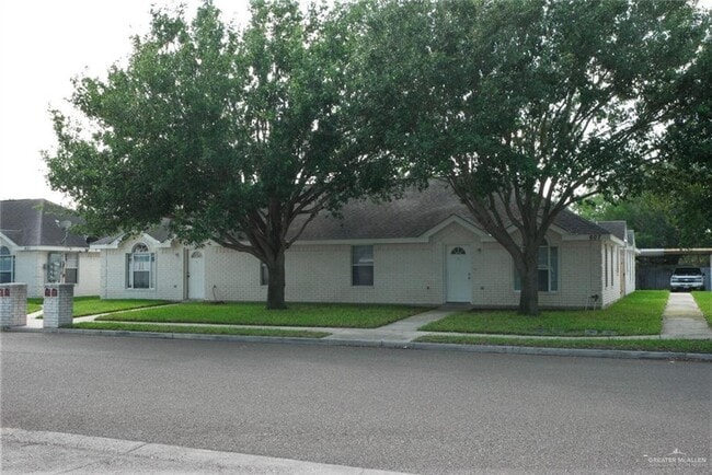 Building Photo - 1 La Mancha Dr Unit 1