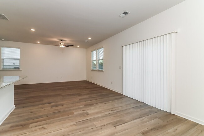 Photo - 116 Red Maple Wy