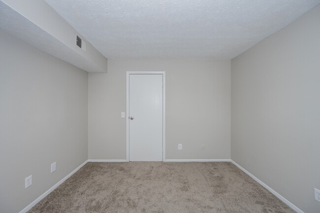 Woodside Apartments - Specials!