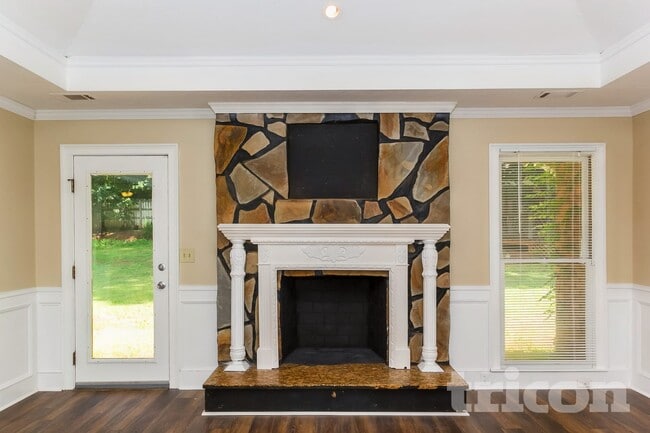 Photo - 350 Bridgewood Dr SE