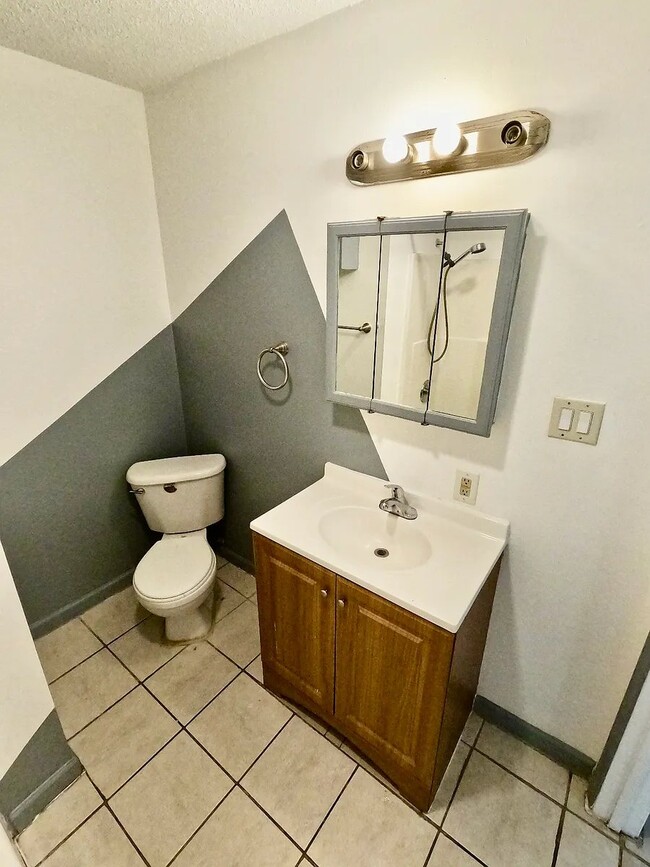 Photo - 700 Mitchell Dr Unit B