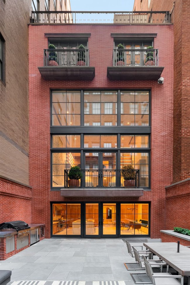 Photo - 11 W 12th St