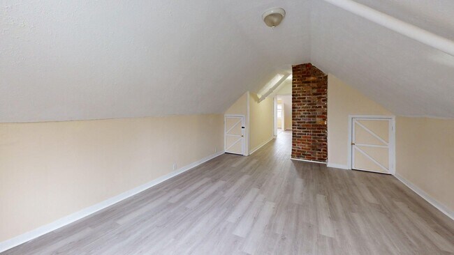 Building Photo - 2681 E 126th St Unit 3