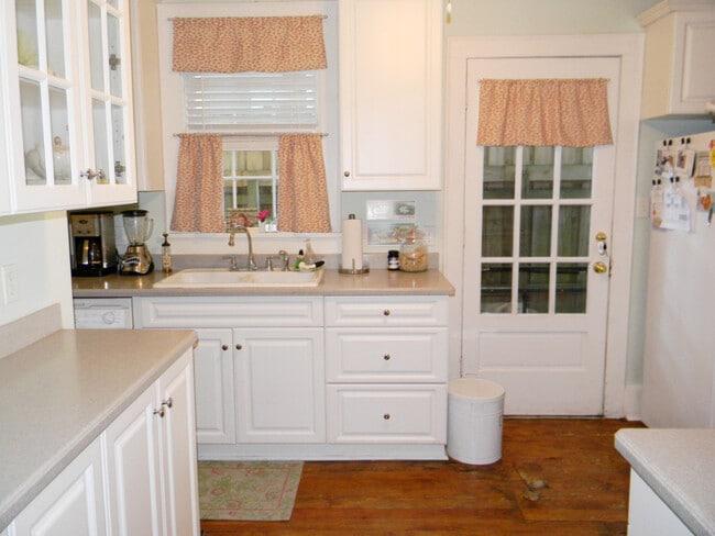 Photo - ARDSLEY PARK COTTAGE NEAR MCCAULEY PARK