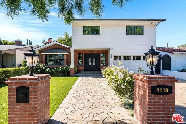 Building Photo - 4239 McFarlane Ave