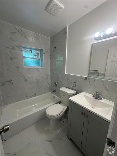 Building Photo - 709 SW 14th Ave Unit 3 Rental