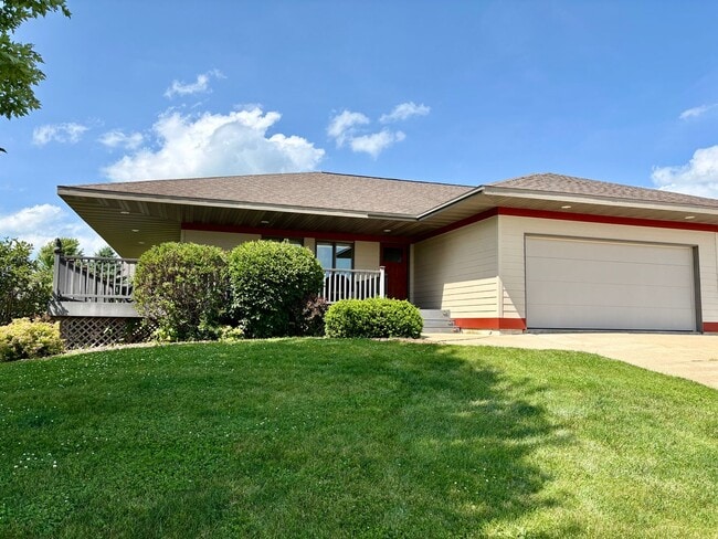 Building Photo - 3 Bed, 2 Bath Duplex in Hillsboro