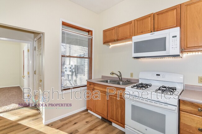 Photo - 863 Clark St N