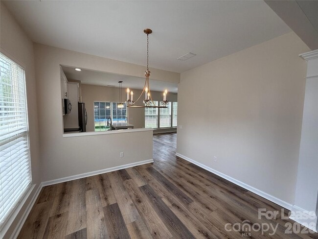 3404 Laurenhurst Ln