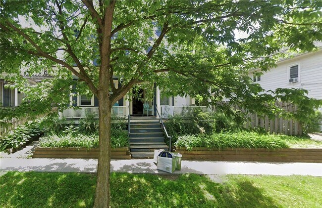 Building Photo - 327 Pleasant St