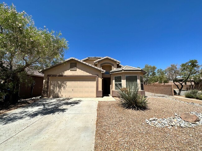 4 bed 2 bath home in Huning Ranch - 4 bed 2 bath home in Huning Ranch