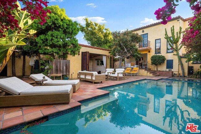 Photo - 2223 Cloverfield Blvd