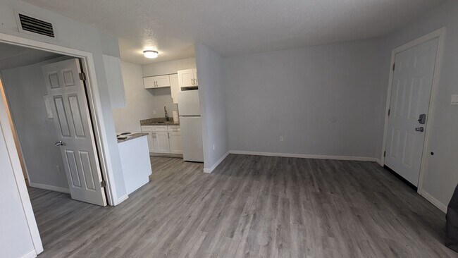 Photo - Warm and Cozy one bedroom,dog park, heart of Tampa Unit #208