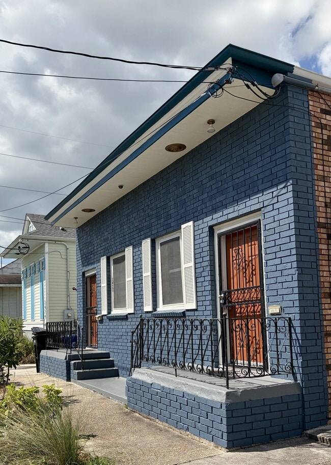 Building Photo - 2423 St Ann St.