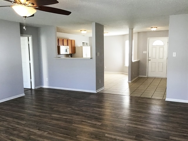 Photo - 662 Holly Rose Way