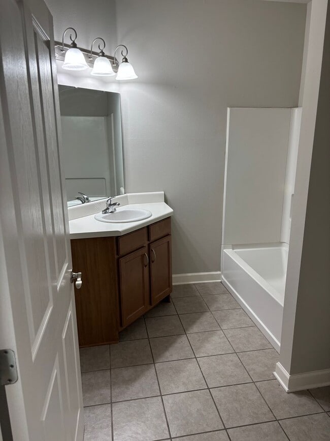 Photo - 2 Bedroom, 2 Bath condo in Oxford Unidad 93